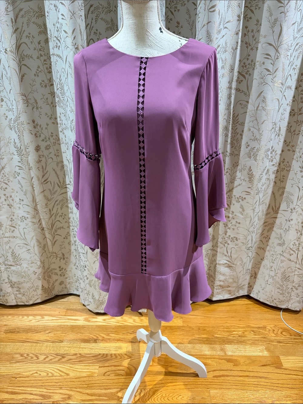 Women's Lavender Ruffle Hem Dress - Elegant Bell Sleeve -size 0
